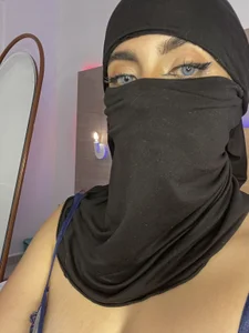 Jasmin_hamdan Tell me no… but look at me like this Immagine  4