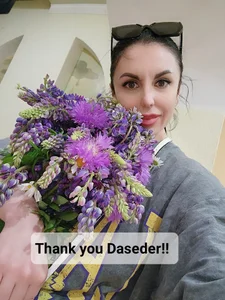 Don't forget the flowers for the princess! de MilfNextDoor20 Foto 7