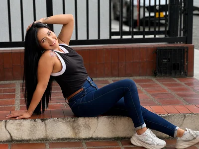 AshlyBella On the street🏘️ Billede 7