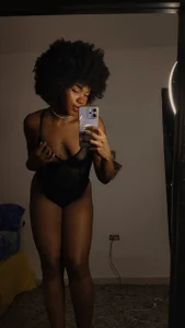 AriLennox_ Body Εικόνα