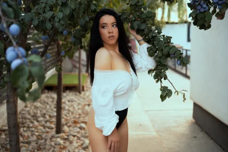 MadilynFox Do I look good in white? 🤍 Immagine  6