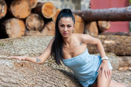 EvaClarkk Public Immagine  8