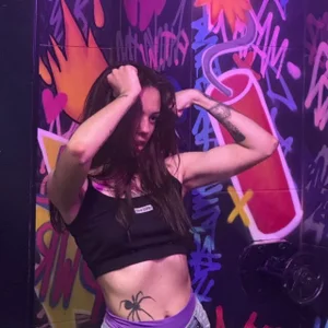 LiaVee a little bit of me)  4টি ছবি