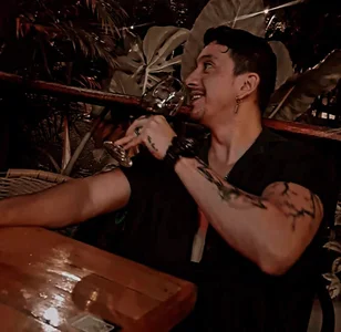 MrWolfHot Public صورة واحدة|MrWolfHot Public صورتان|MrWolfHot Public  صور|MrWolfHot Public  صورة