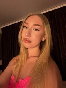 AlinaTeaseX kullanıcısının Blonde again? albümü -  4 fotoğraf