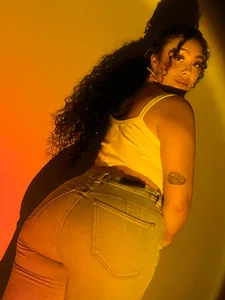 antonelllepiercee JEAN DAYY💛🍑 Pic 4
