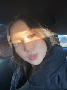 CarmanHenning I'm going shopping Pic 2