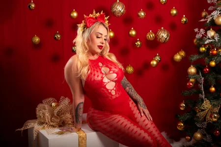 SophieWinsloow Santa isn’t the only one coming🎄😘 Foto 3