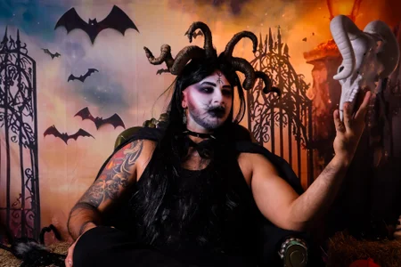 mister_miike “Dark, dangerous and too tempting 🖤🕸️” টি ছবি