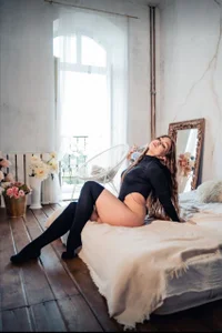 Nicole_Vixen_Black bodysuit Bild 3