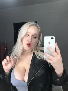 Lina_Hottie: Public ( 4 фото)