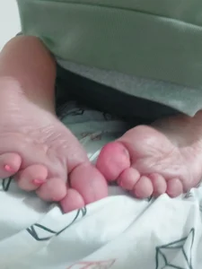 GuaranaSoles's Sitting on my feet💋 Sex Photo 7