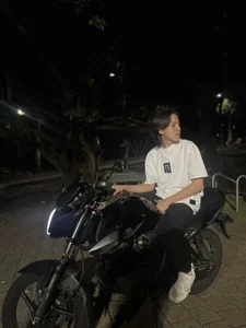 Zdjęcia kevinbigcokc18 Enjoying the night🌫️🌒✨💫:  4