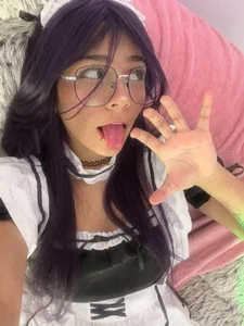 Your cute maid💐 de Evelynnee  2 Imagens