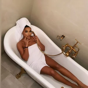 KimiBrown Public Foto 2