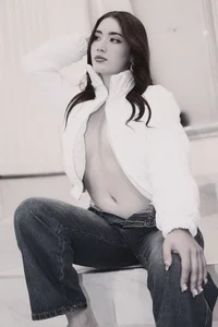 Lee_Haneul BLACK AND WHITE 🖤🤍 Bilde