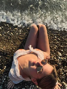 la_lisa_ waves and beach Pic 5