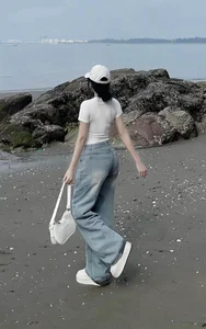 -Hyna- Public Immagine 