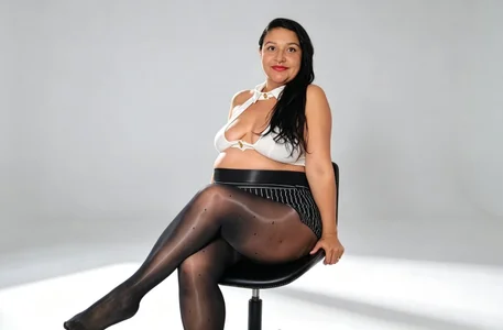 shantal_rosse1 Do you have an appointment? I hope it's with me. 😈 slika