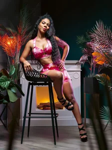 Public de DakotaStills_  6 Imagens