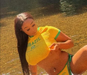 MariahBrook Public Pic 3