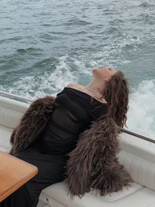 -Amora: Public ( 5 фото)