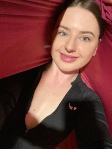 AnnTerry_ Public Pic 4