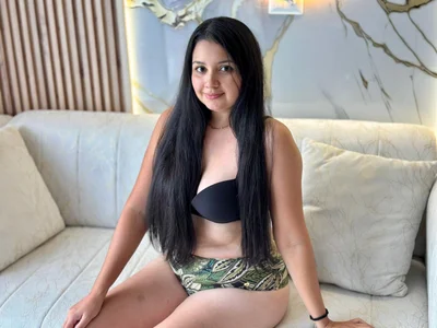 KATYY_SAENZ: Sexy latina🥵 ( 4 фото)