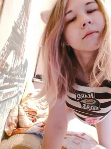 Emily-Way Public Pic 5