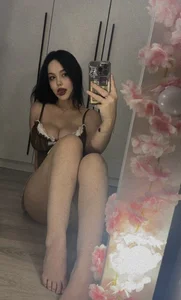 Betty__Davvis 🫦  3টি ছবি