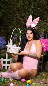 luciana_agudelo Easter sin 🐰🍎💖 Pic