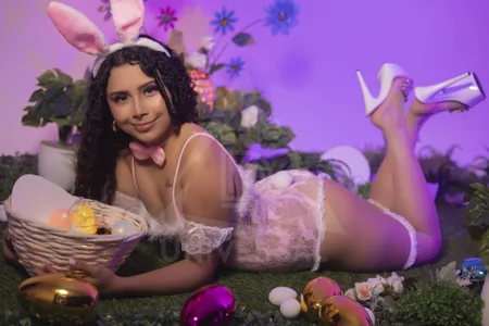 This bunny knows what she wants 🔥🐰 de MarelynSummer Foto 3