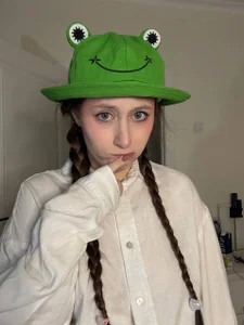 do u like my froggy hat?🐸 od FroggyAnna  snímek