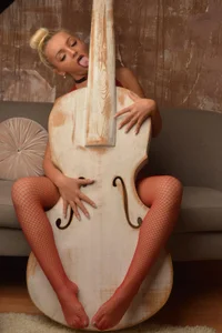 DeeaVIP Public Poză 4