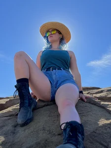 Six Feet From the Edge ⛰️ SNEAKY PEEK od rosiebuddy  3 snímek