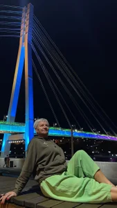 roxana_brooksのNeon orgasmの枚の写真