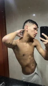 Public de LoganCarter_nom  2 Imagens