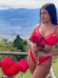 ElleGisellee Public Foto 3