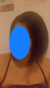 Curvy-Essex-Milf Public Pic 2