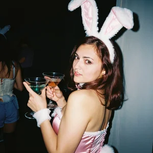 ภาพนู้ด XXX ของ T-Rinni 6 รูป