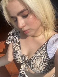 BarbieHannaB_ Beautiful photos so you can give me love 🦋🦋💛💛 Foto 2