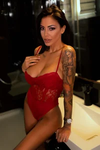 YnesClark: Red lingerie :X ( 5 фото)