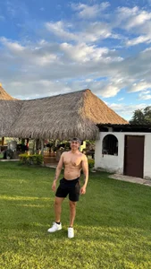 Leoknight: Public ( 2 фото)