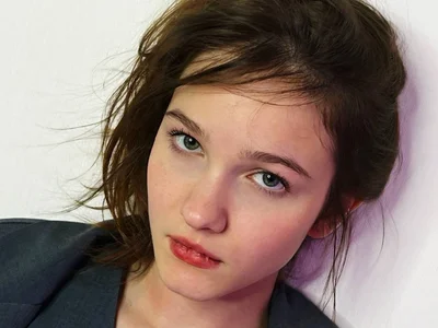 MichelleRoux Hold on tight, my fans!😉  9টি ছবি