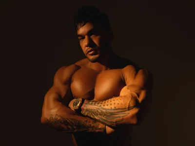 Logan_Roux Hot & unfiltered . fénykép