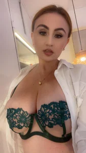 mia_lourence Can i tell you a secret in private? Pic 6