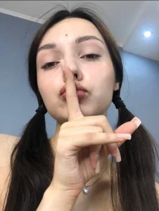 TiffanyMur_ Public Bilde 5