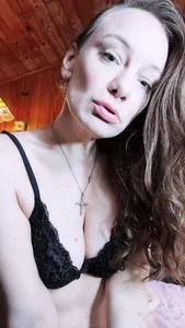 JulieSqualor81 New  3টি ছবি