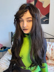 bambi_lu sharp tongue, green glowing energy blasts🔫 Pic 2