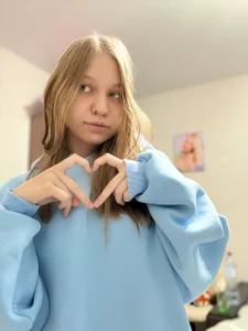 HollyGibson my home vibe Pic 3